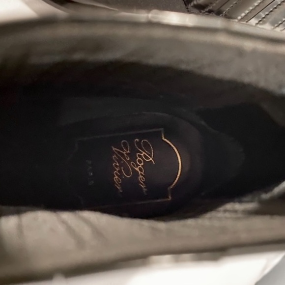 RARE! Roger Vivier Viv’ Tex Black Patent Ankle Chelsea Boots - Picture 15 of 16